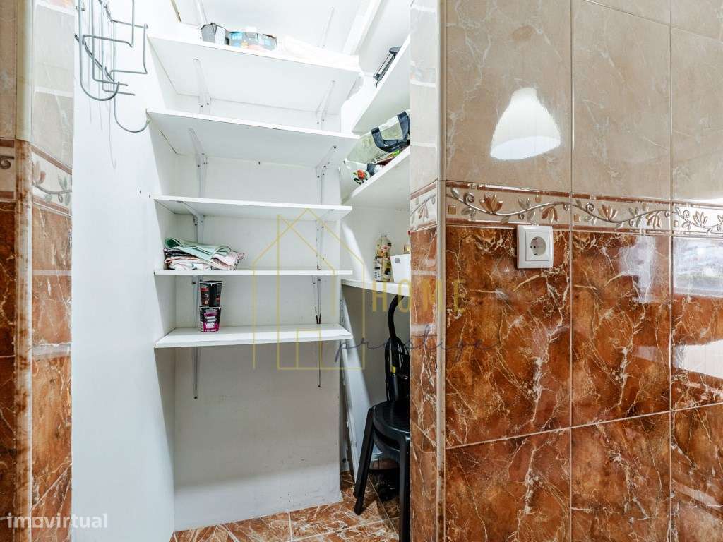 T3 convertido em T4 com Elevador | Junto ao Metro da Reboleira-13