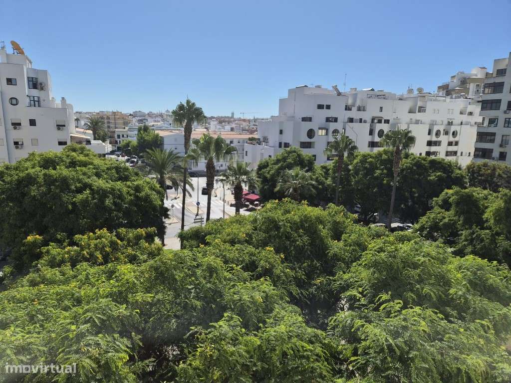 Magnífico T1 com 85 m² no Centro de Quarteira - A Passos da Praia-16