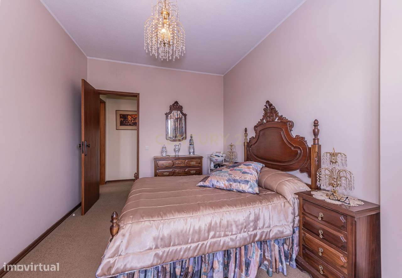 Venda/Cessão de Quinhão Hereditário composto por Apartamento T3 com Vi-19