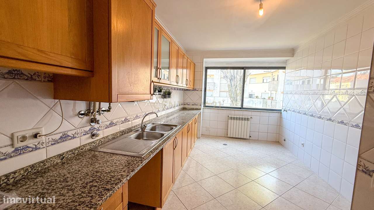 Apartamento T3 no centro de Viseu-0