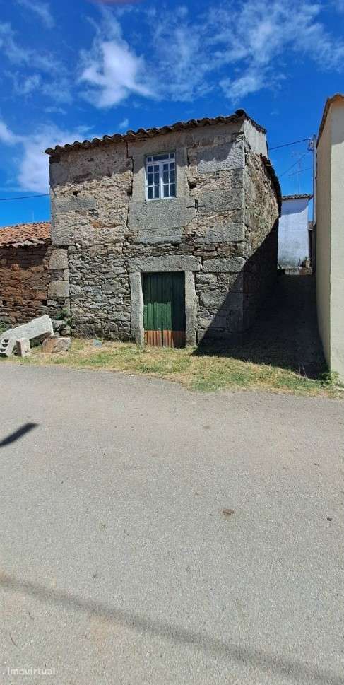 Moradia isolada T6 em Genísio, Miranda do Douro-48