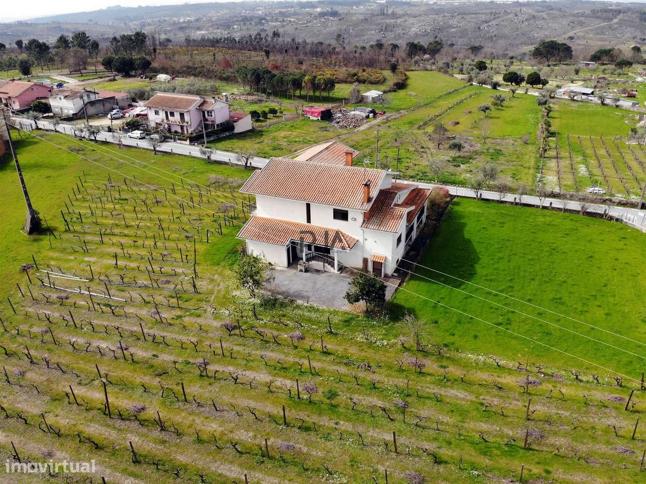 Moradia Isolada T5 em Outeiro de Espinho, Mangualde-25