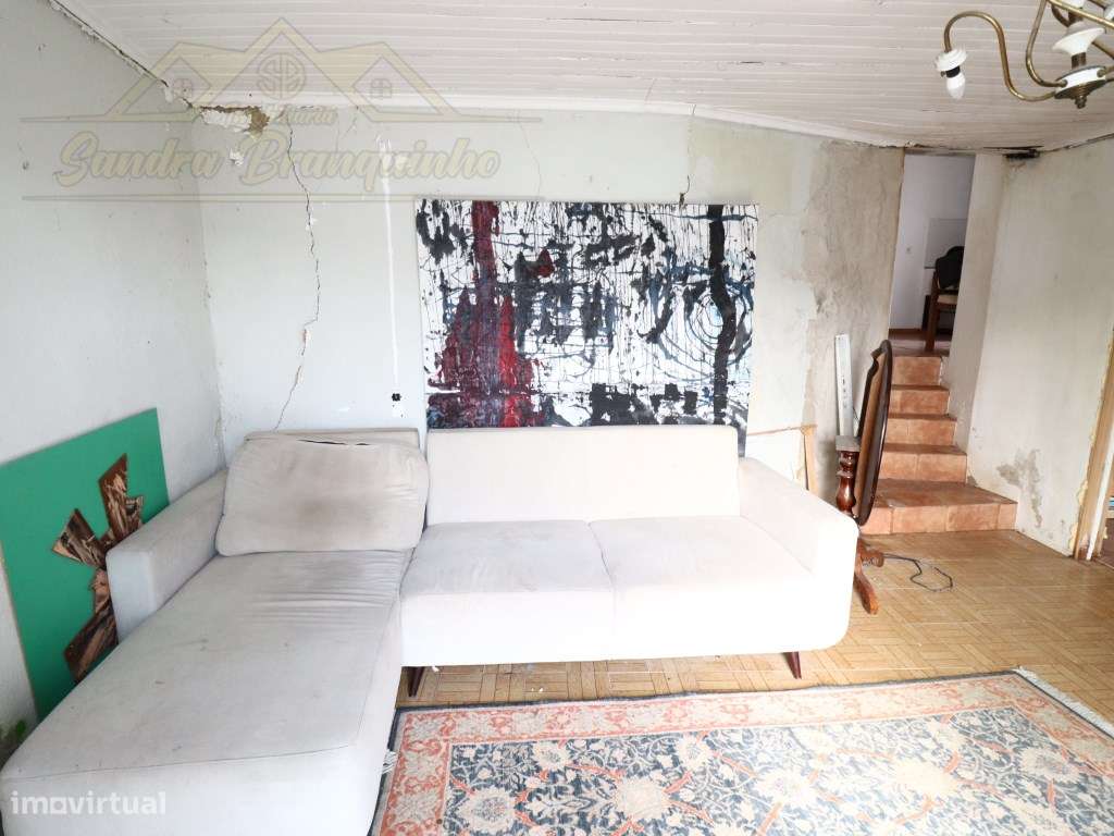 Moradia T3 com garagem e terreno 4120m2-44