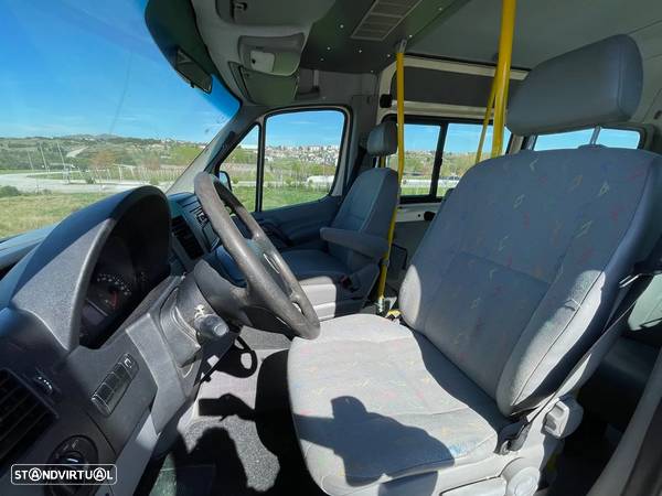 VW Crafter 2.5 TDi Mini-Bus 9L c/ Rampa - 10