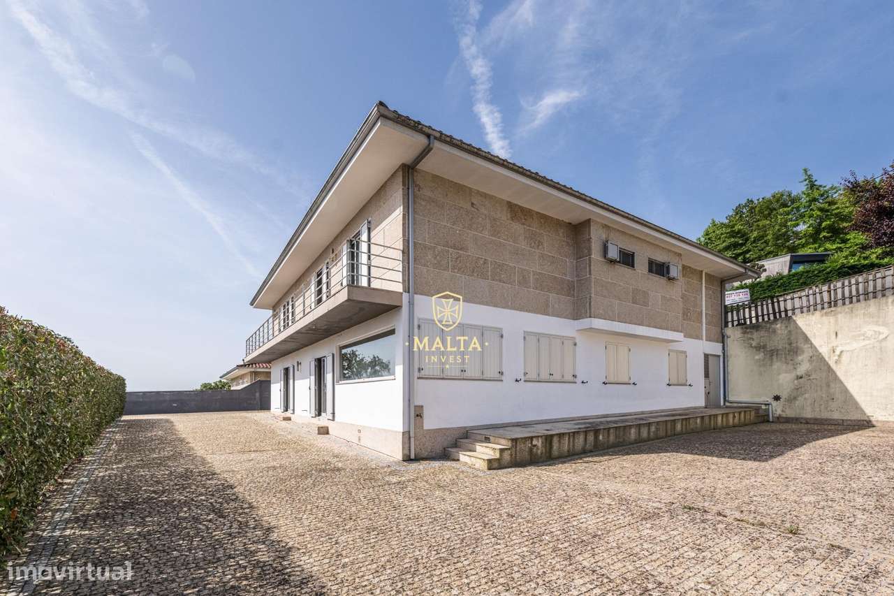 Moradia de Sonho na zona da Falperra!-17