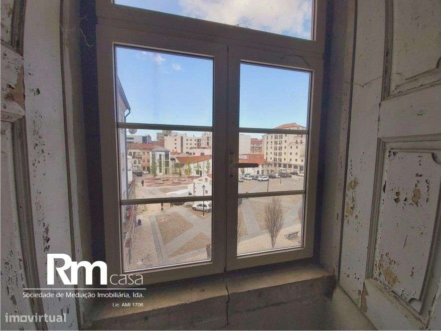 Magnifico prédio devoluto na Rua da Sofia, Largo do Terreiro da Erva-10