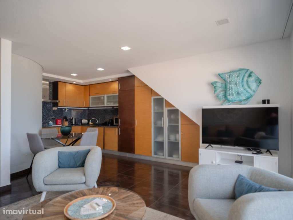 Apartamento T2 com Rooftop e Vista de 360º na Melhor Localização da...-9