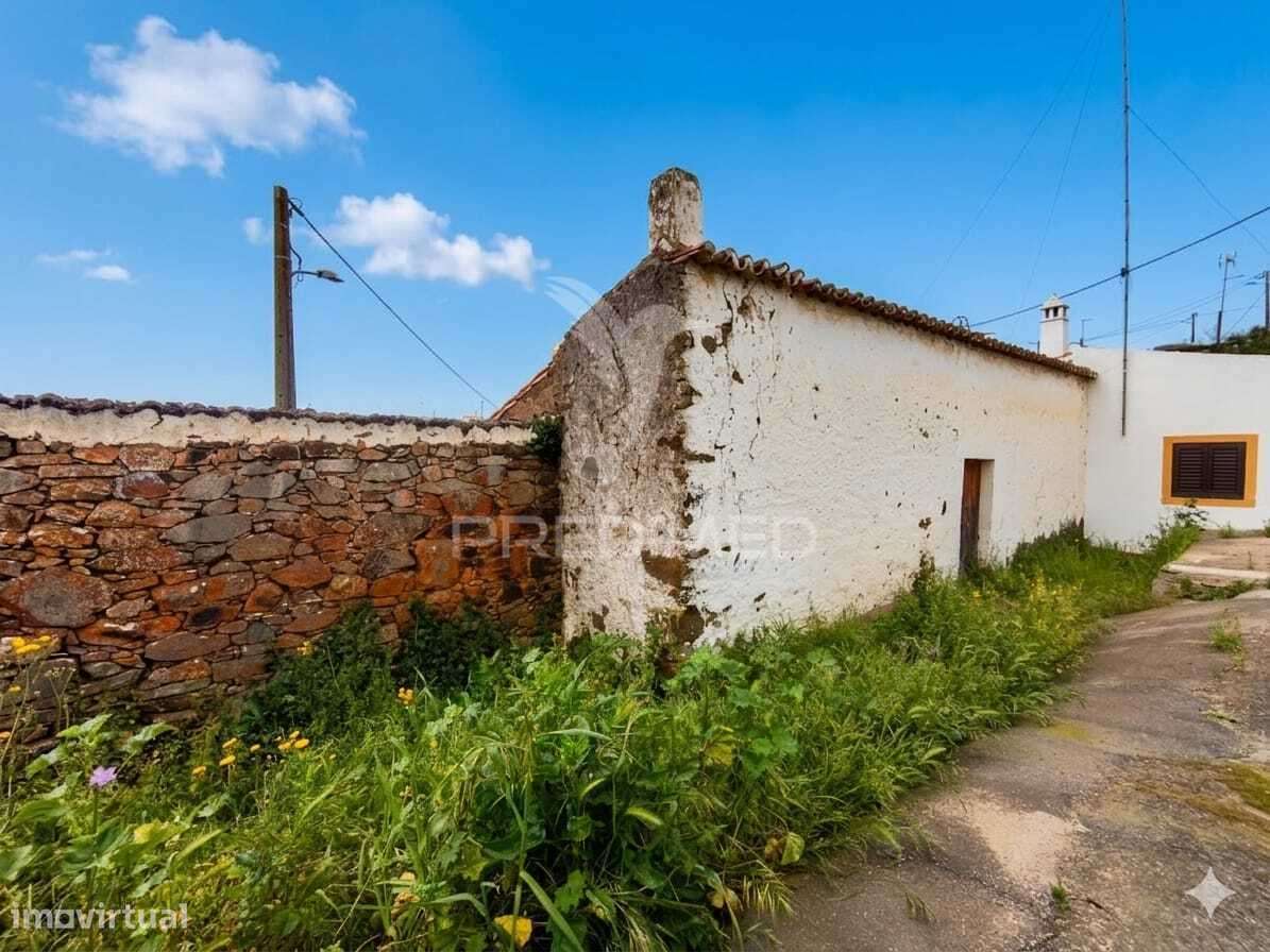 Oportunidade de Reabilitação – Casa com Terreno em Mesquita, Alentejo - Grande imagem: 3/6