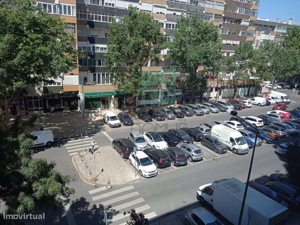 Apartamento T3 , remodelado, no Lumiar - Lisboa-33