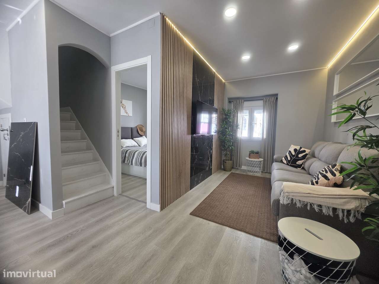 Apartamento T2 Duplex Recuperado - A 70m da Praia do Ouro-29