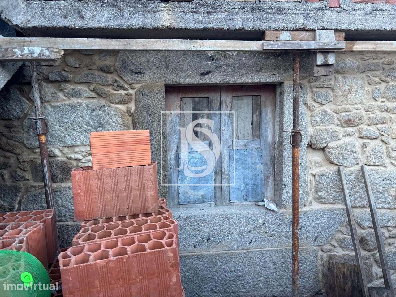 Elegância Atemporal: Moradia T3 térrea que Une o Clássico ao Moderno-25