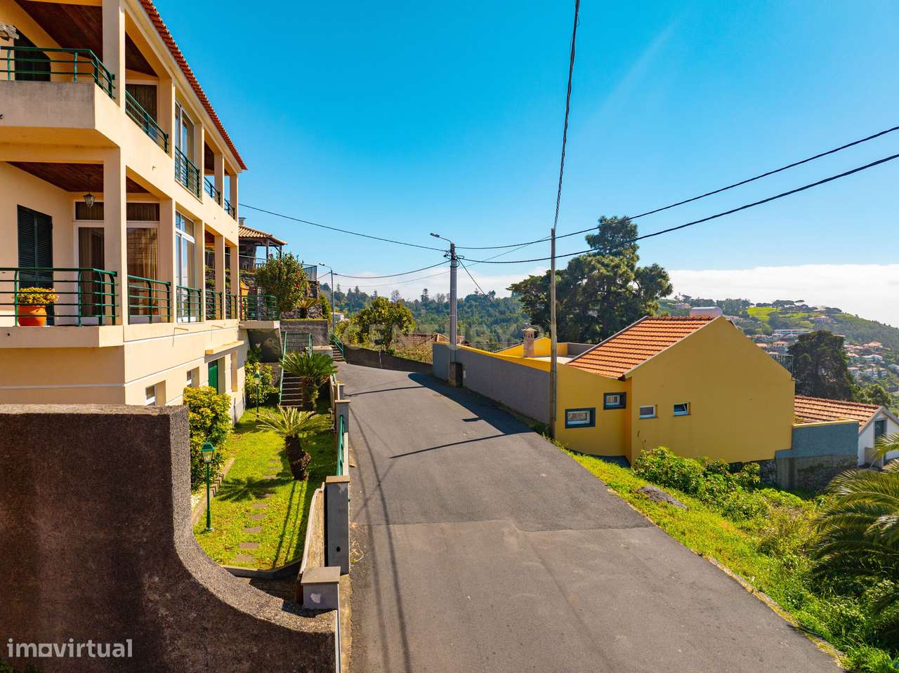 Moradia T3 Centenária em São Gonçalo com Vista sobre o Funchal-9