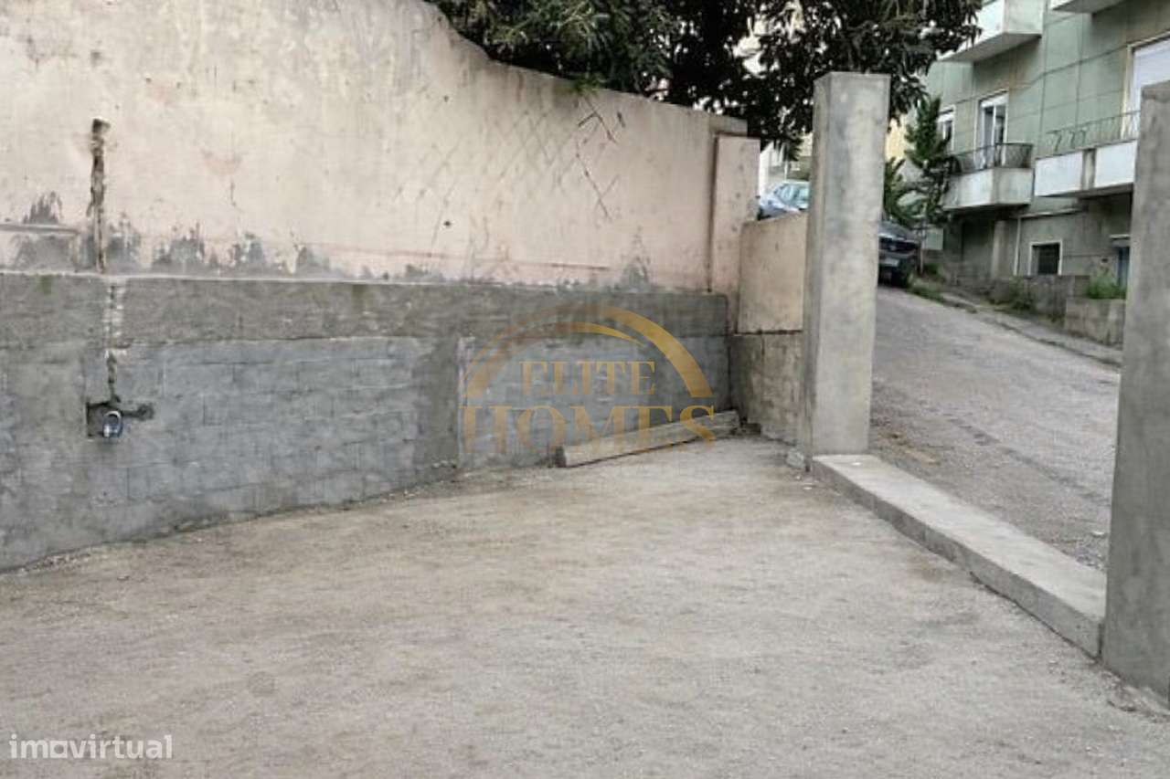 Moradia T3 totalmente reconstruída no centro de Almada — onde o design-6