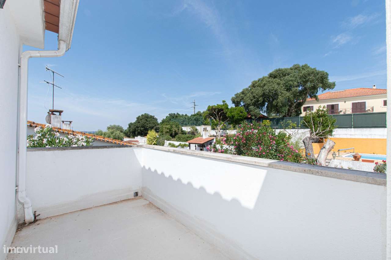 T4 +1 com jardim, piscina e garagem-46