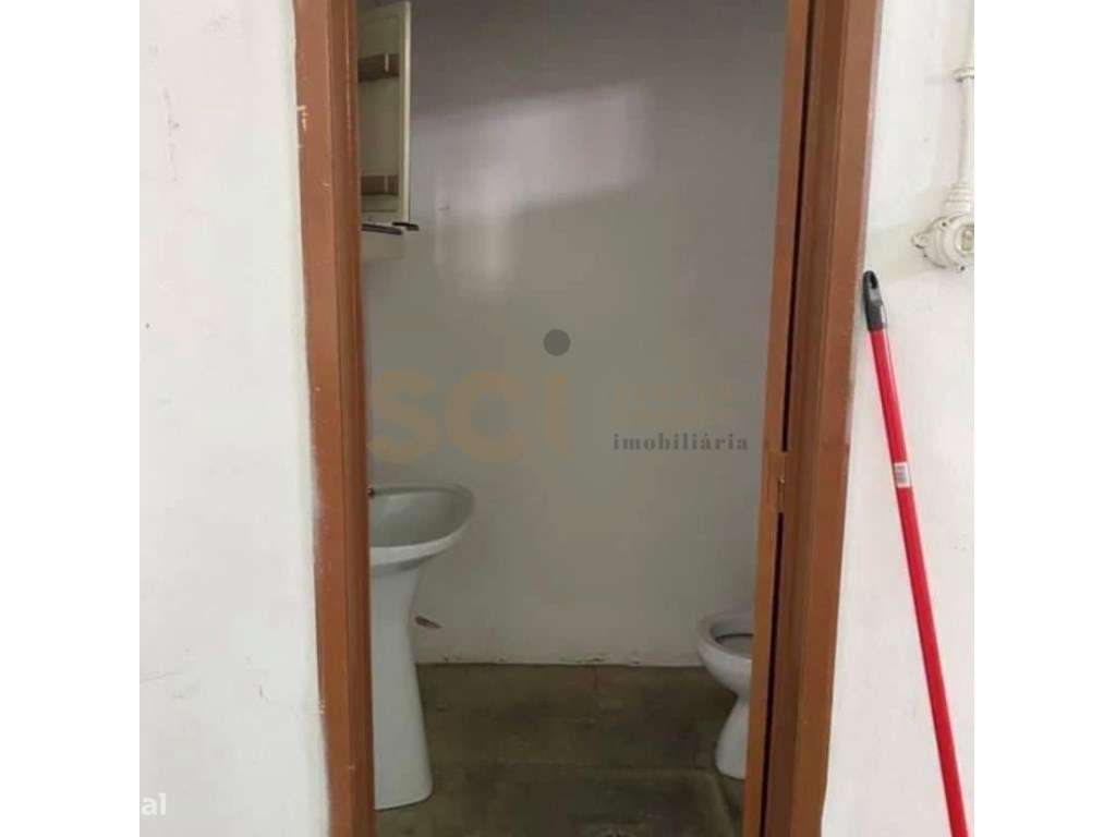 Armazém em Vila Nova de São Bento, com cerca de trezentos metros qu...-5