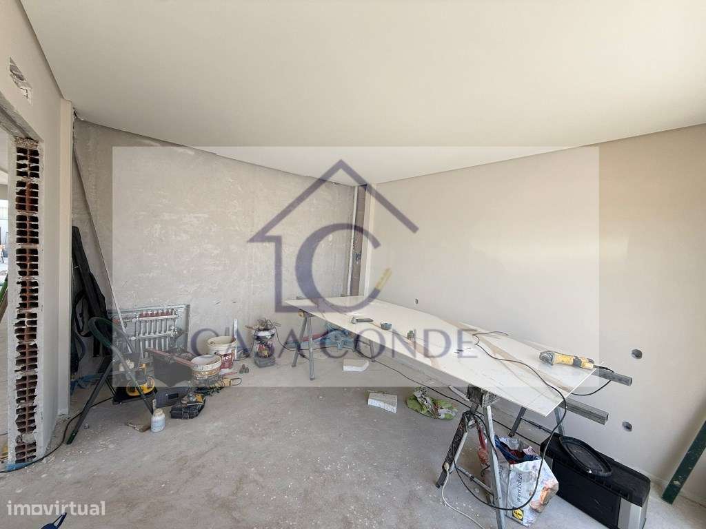 Moradia T4 Isolada Duplex em Azeitão com Piscina e Excelentes Acaba...-28