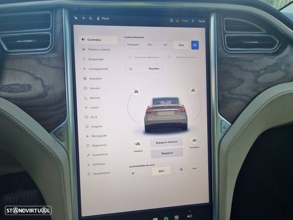 Tesla Model X 90D - 37