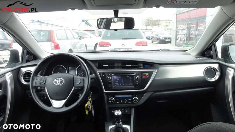 Toyota Auris 1.6 Premium + - 8