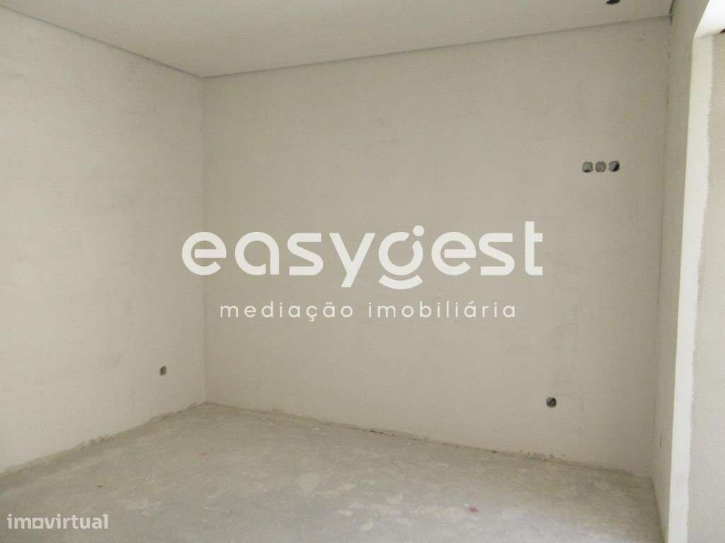 Apartamento T2 com Pátio a nível do R/C no centro de Peniche - Grande imagem: 4/12