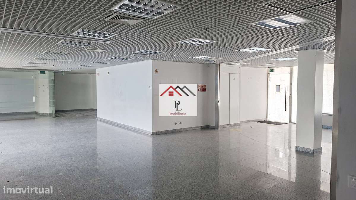 Loja com 3 lugares de estacionamento | Miranda do Corvo | Coimbra (V97-7