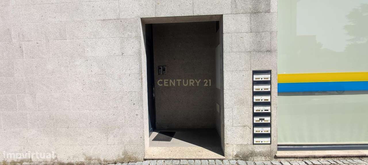 Apartamento T2 com Vista Panorâmica em Valença-6