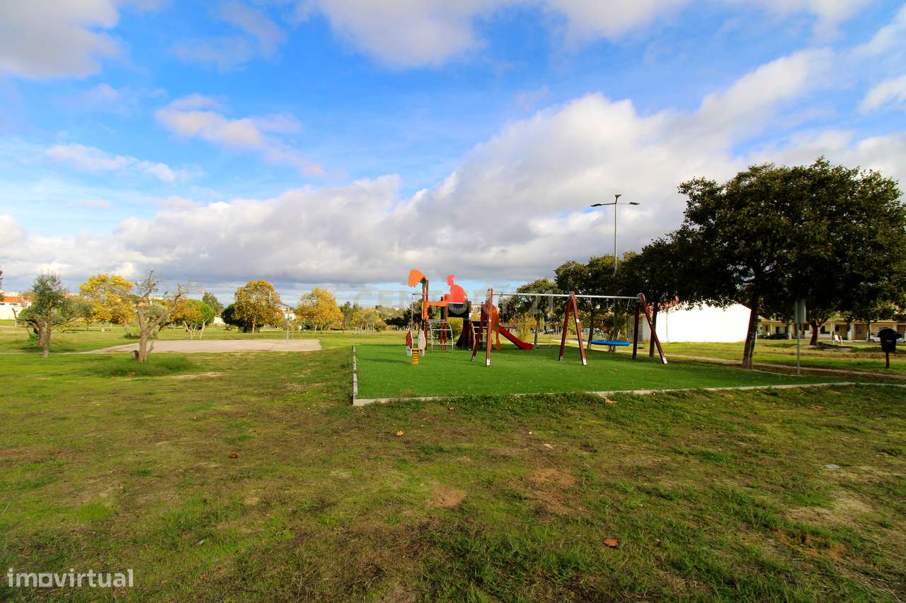 Moradia V3+2 de Luxo com Garagem, Sótão Aproveitado e Domótica Alexa n-45