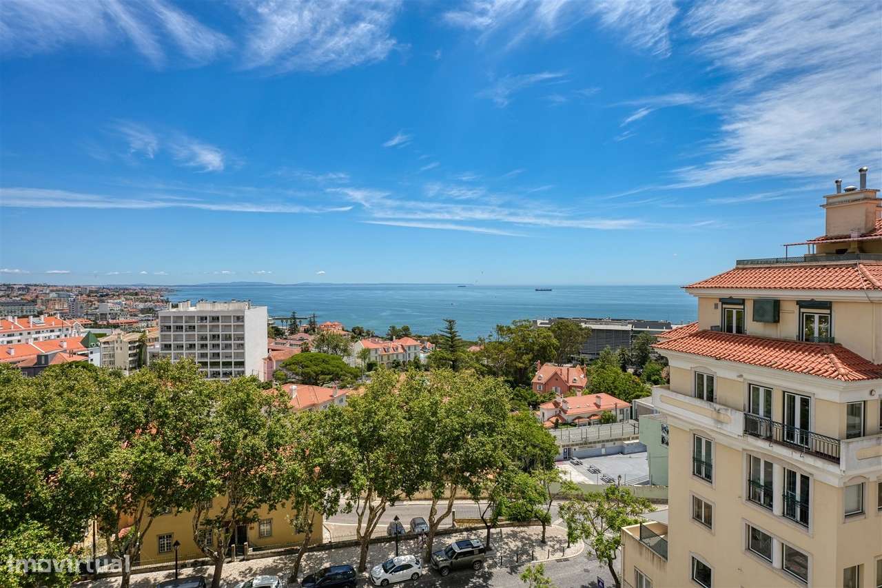 Apartamento de Charme T3 com Vista Frontal de Mar, Monte Estoril.