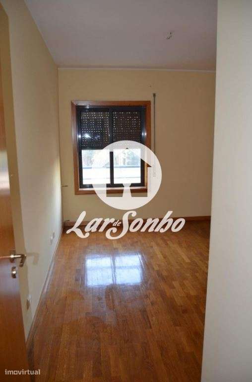 Excelente apartamento T2 no centro da Maia-8