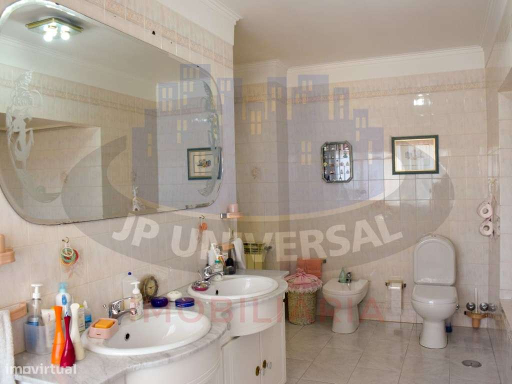 APARTAMENTO T5 NA AVENIDA MARQUÊS DE POMBAL DE LEIRIA COM VISTA PAR...-13