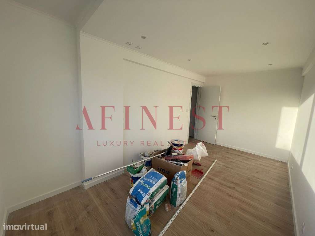 Apartamento T2 Totalmente Remodelado com varandas - Estrada da Serr... - Grande imagem: 5/20