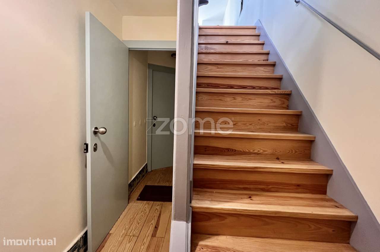 Prédio com 4 apartamentos e uma loja em Santa Catarina - Lisboa-15