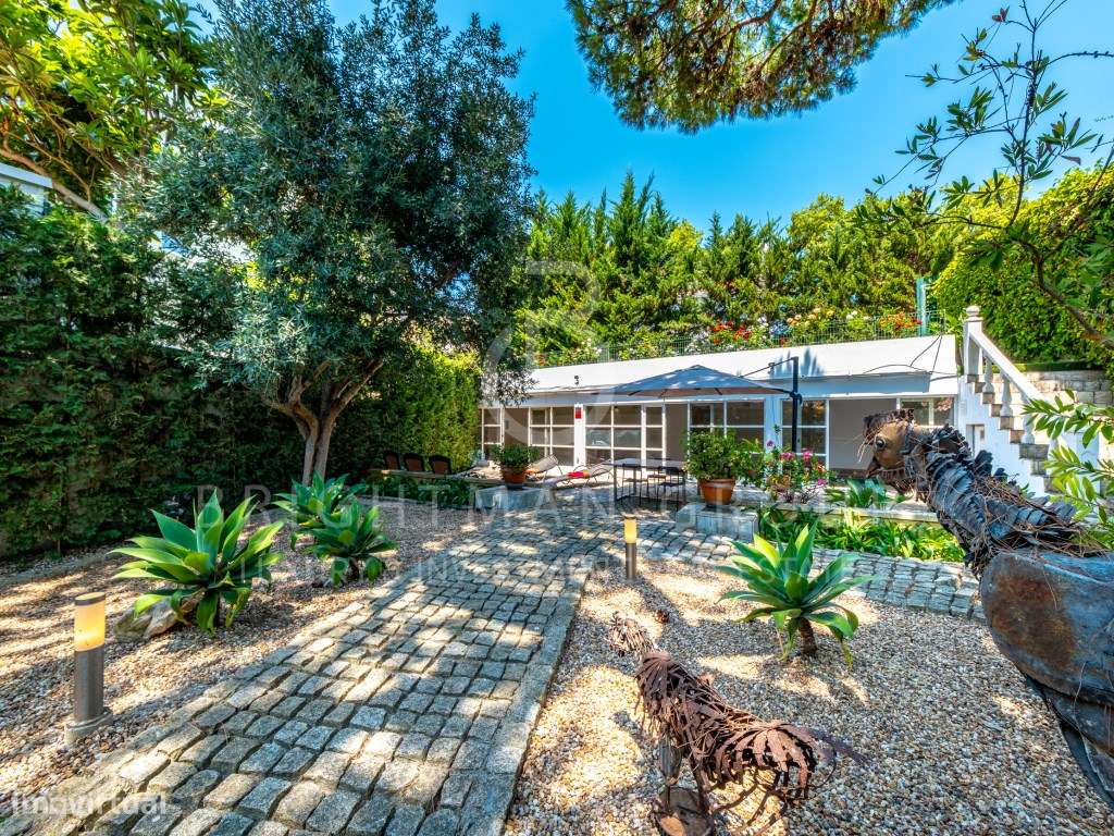 Moradia T5 com piscina em zona histórica da Parede-31