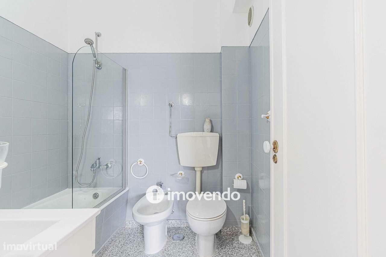 Apartamento T2 com áreas amplas, em Odivelas-17