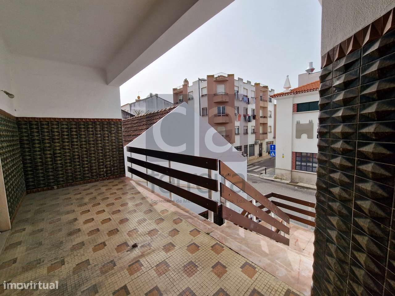 Moradia T4+2 em Almeirim com garagem e quintal-25