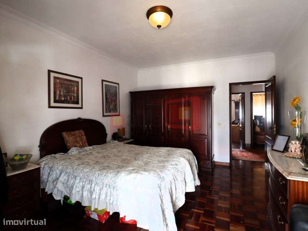 MORADIA T4 COM GARAGEM E TERRAÇO - MONTIJO-37