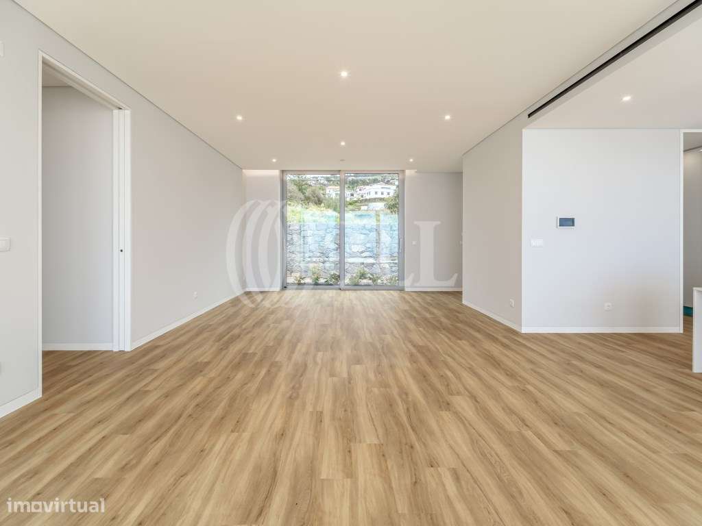 MoradiaT4 com piscina, garagem e vista mar na Calheta - Grande imagem: 5/31