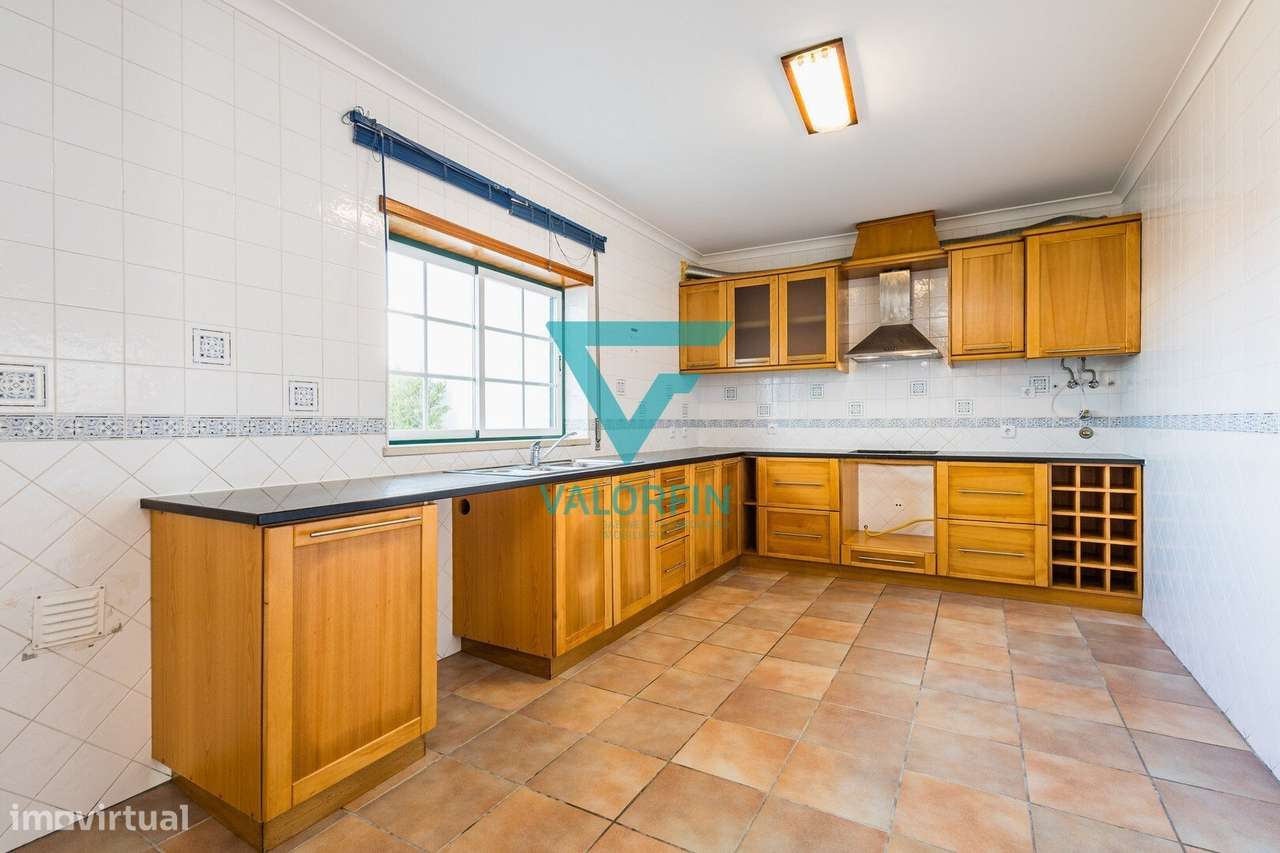 Moradia T3 em banda / condomínio fechado - Marinha Grande - Grande imagem: 4/28