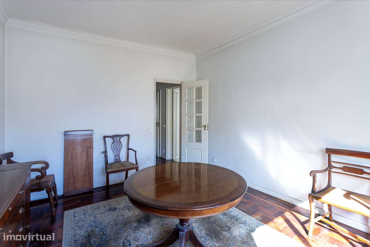 Apartamento T2 com elevador, Avenida da República, Lisboa-11