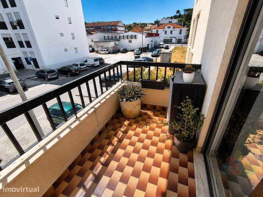 Apartamento T4 renovado em excelente localização em Tomar-8
