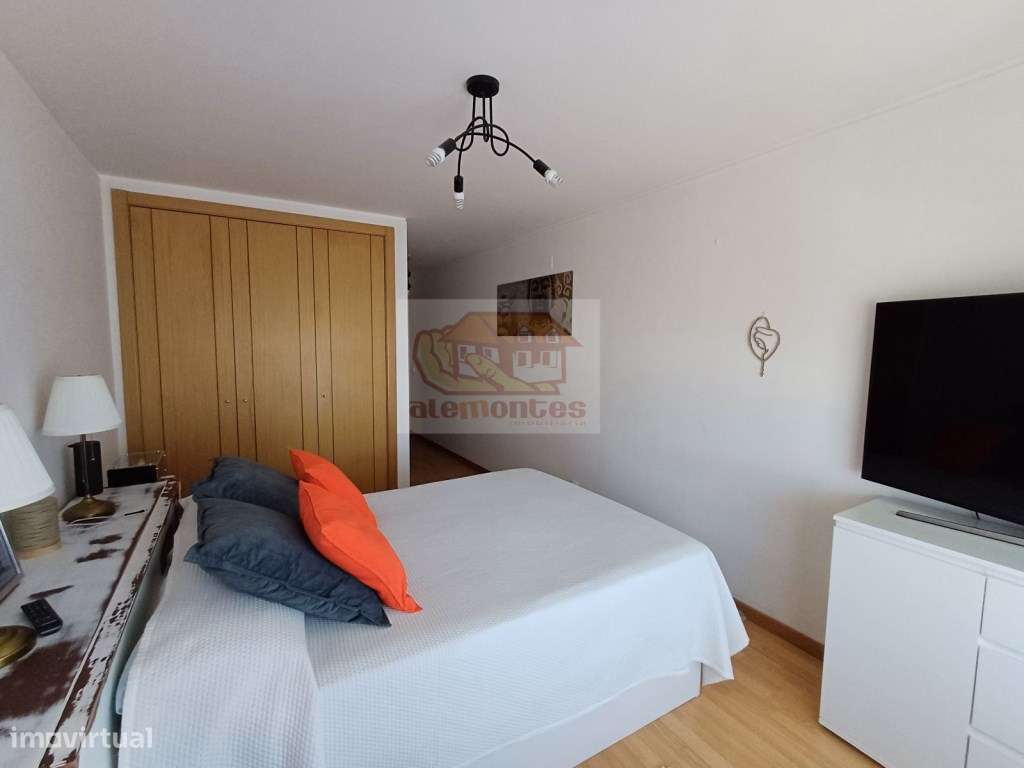 Apartamento T4 com varanda e vista desafogada - 5 minutos do centro-10