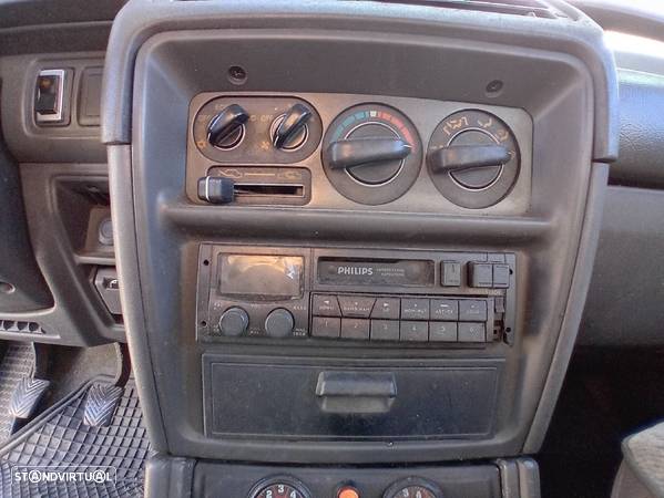 Moldura Rádio / Consola Central Mitsubishi Pajero Ii (V3_W, V2_W, V4_W - 1