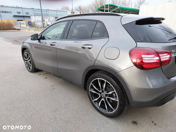 Mercedes-Benz GLA 200 7G-DCT UrbanStyle Edition - 2