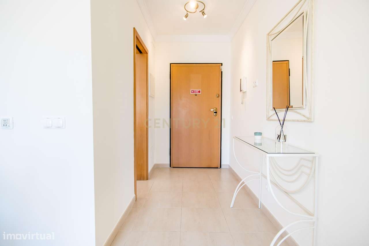 Apartamento T2 com Garagem e Piscina no centro de Albufeira - Grande imagem: 5/13