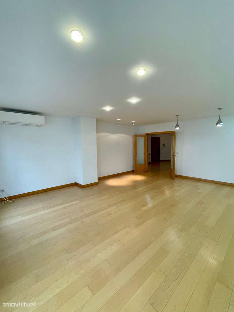 Apartamento T3 de frente para o parque em Praça de Espanha - Grande imagem: 4/19