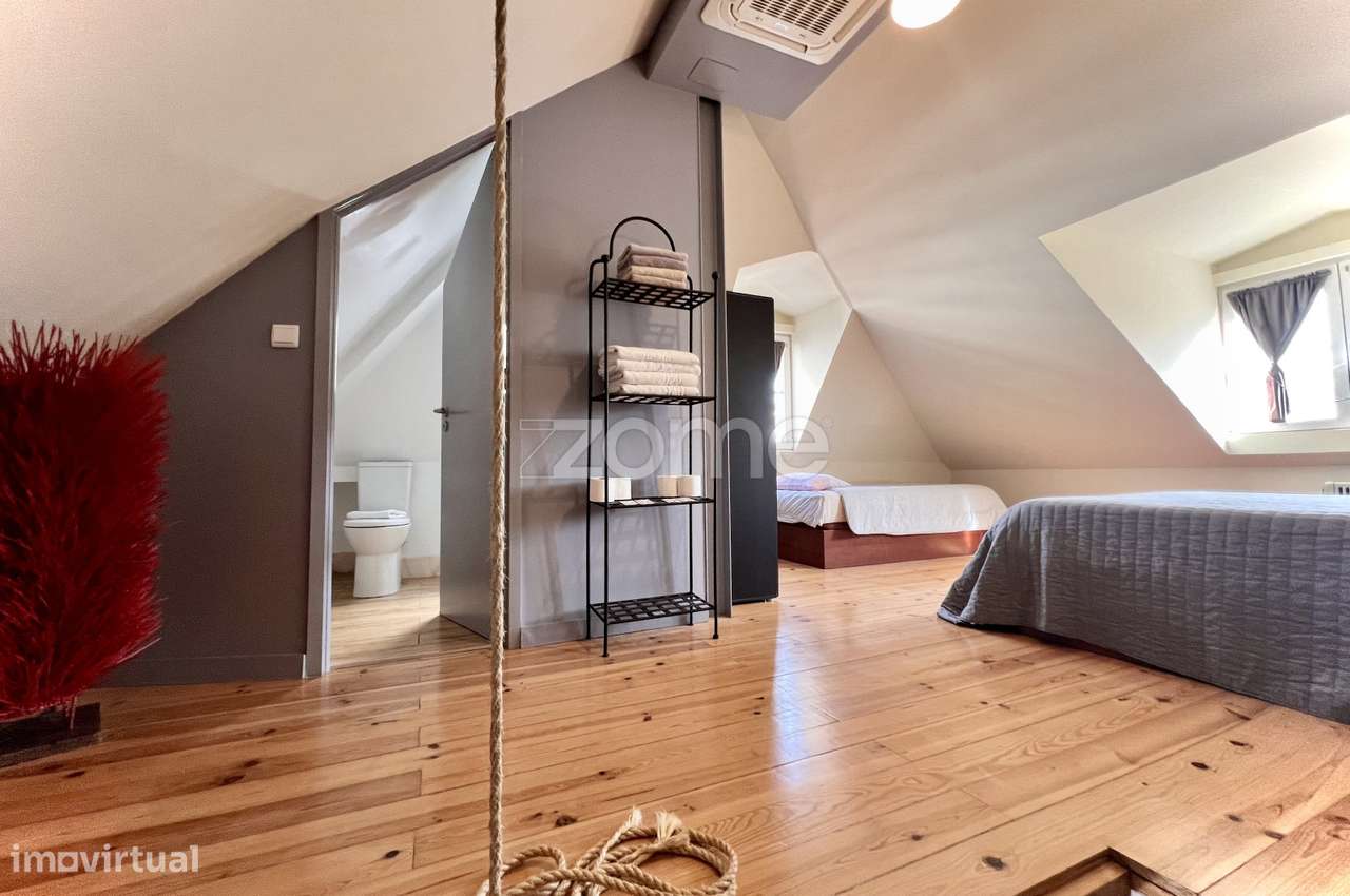 Prédio com 4 apartamentos e uma loja em Santa Catarina - Lisboa-11