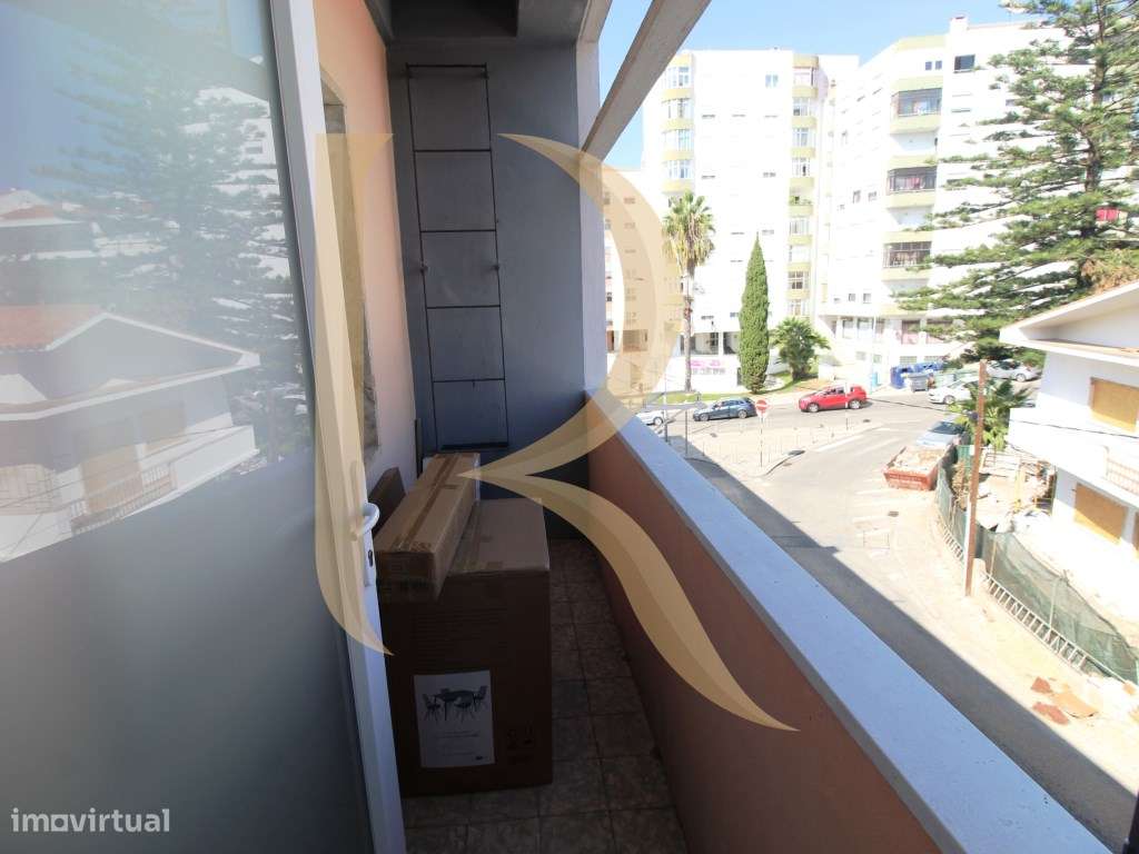 Apartamento T4 remodelado com varanda em Laranjeiro - Almada - Grande imagem: 5/17
