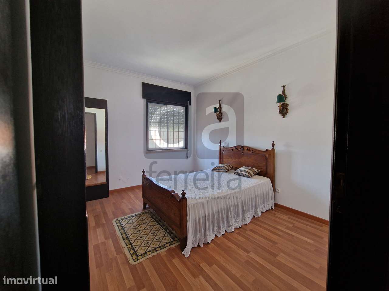 Moradia T3+1 no centro de Almeirim com garagem ampla e quintal-14