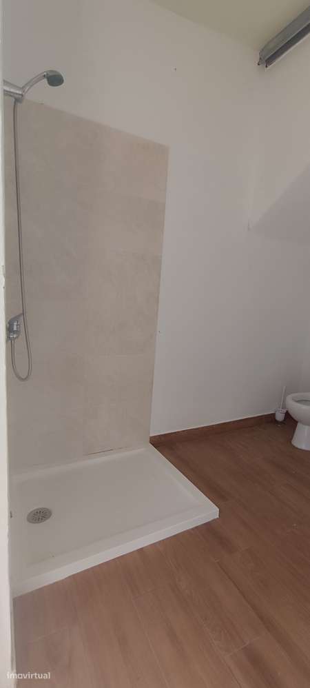 Moradia V5 com logradouro e 10 boxes para cavalos-36