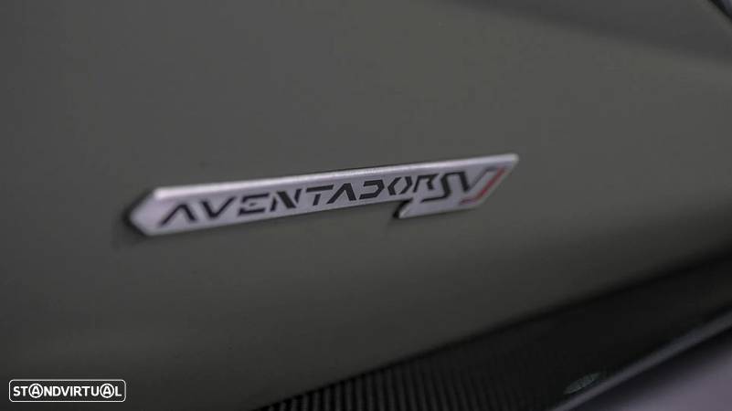 Lamborghini Aventador SVJ Roadster - 13