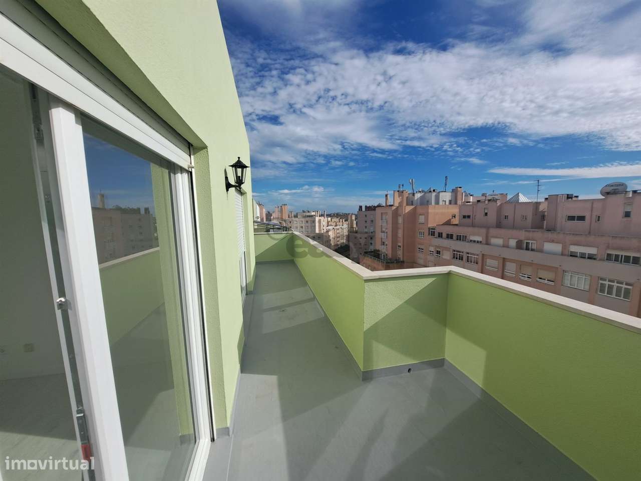 Apartamento T4 Duplex - Avenida de Fitares-4